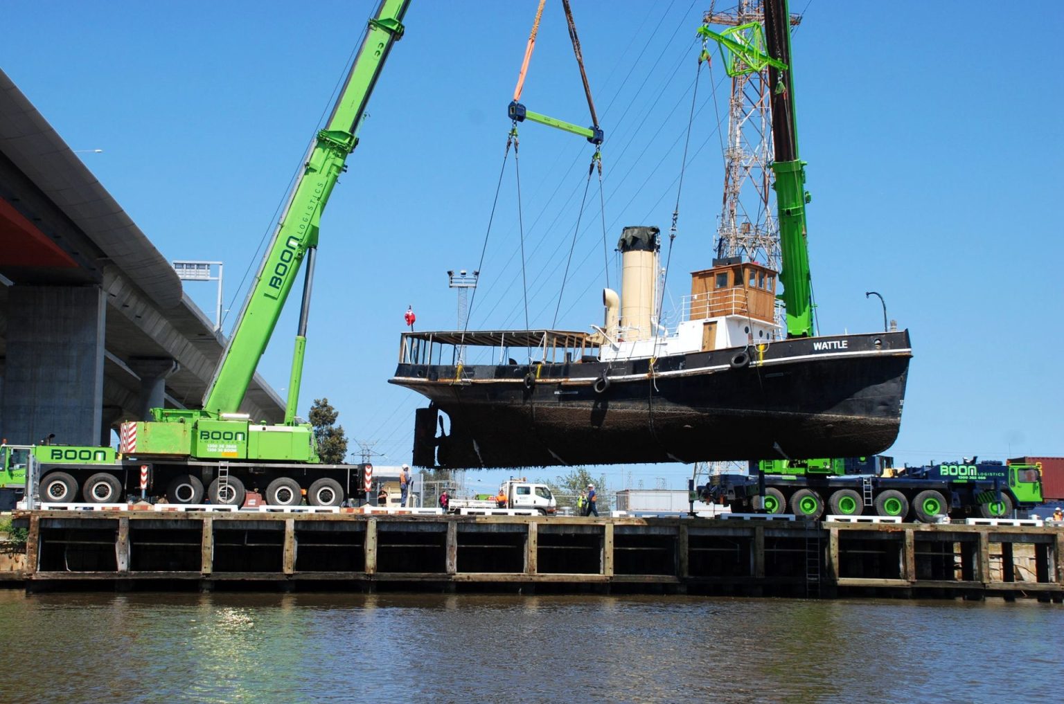 Wattle010LiftOut2009 Lift out for restoration, South Wharf, 22 October 2009, Lindsay Rex