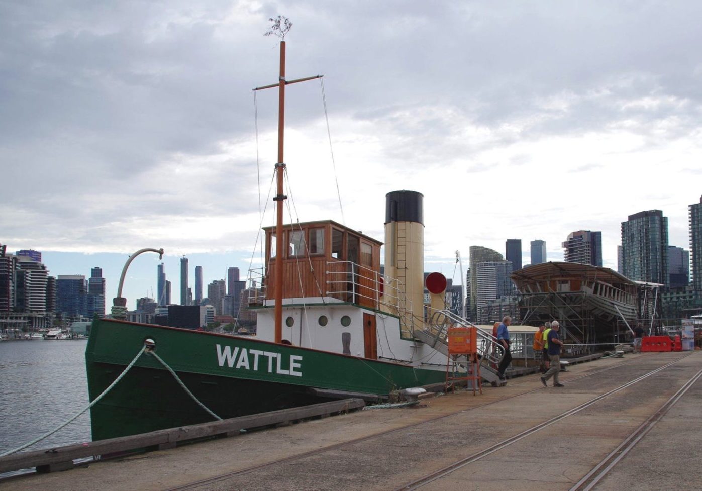 Wattle026MastStepped2018Malley Mast stepped, beside Alma Doepel, February 2018, Jeff Malley