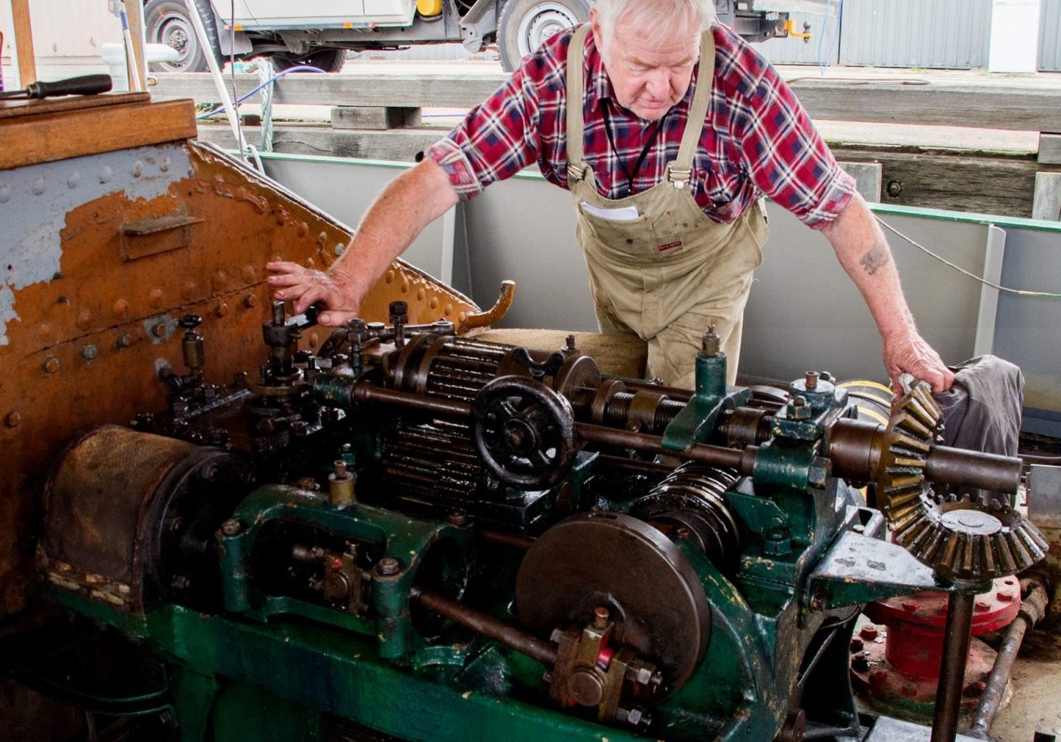 Wattle029EngineerDec2016 Volunteer engineer inspecting steering engine 2016, Jeff Malley